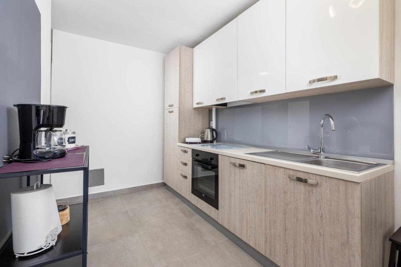 Sunny Studio Apartment With Balcony Rijeka Exteriör bild