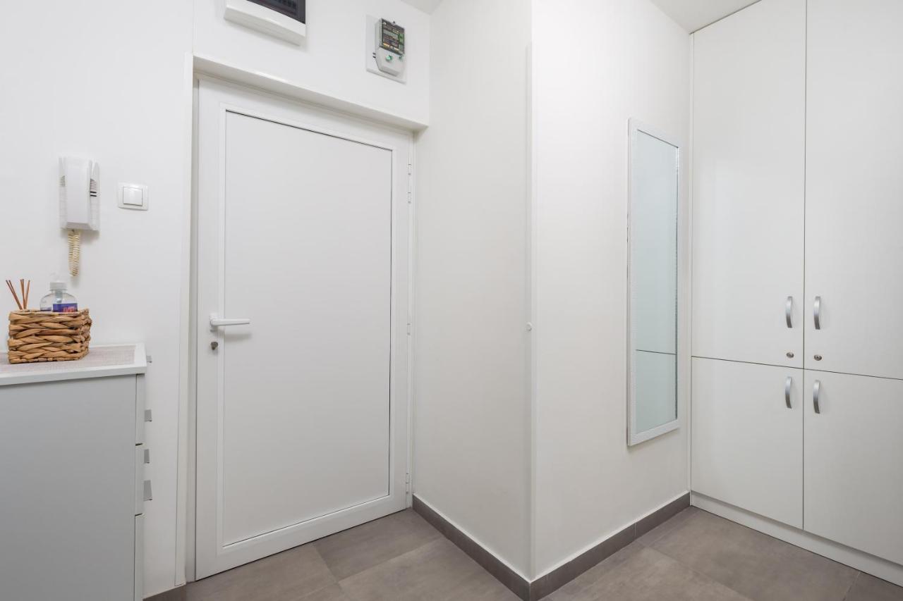 Sunny Studio Apartment With Balcony Rijeka Exteriör bild